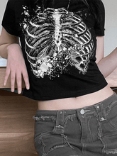 Crop Top mit Splash-Totenkopf